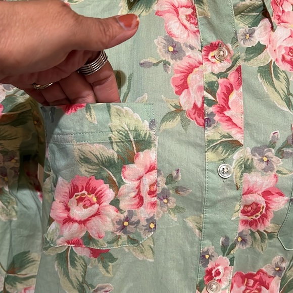 Lauren, Ralph Lauren petite women’s medium floral button-down, long sleeve shirt - Picture 5 of 8